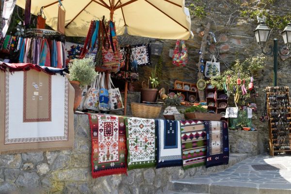 Artisanat grec revisité : des créations uniques à découvrir