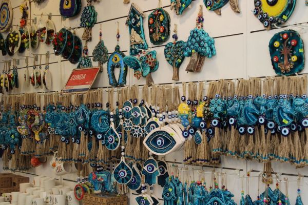 Bijoux oeil bleu grec : élisez la protection avec style