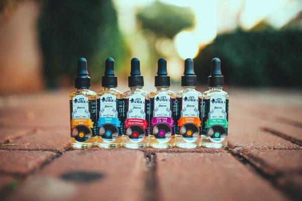 Les e liquides : un voyage à travers des saveurs envoûtantes