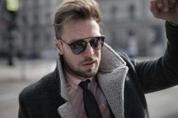 Lunette homme tendance : les incontournables de 2024 à adopter