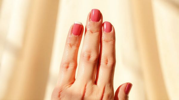 Top 5 raisons de choisir le vernis semi-permanent pour vos ongles